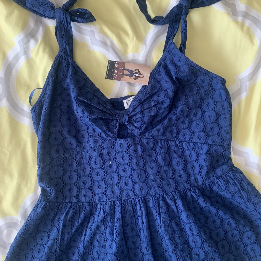 Sofia Vergara top. Size L according to the label but it is an M. Blue.